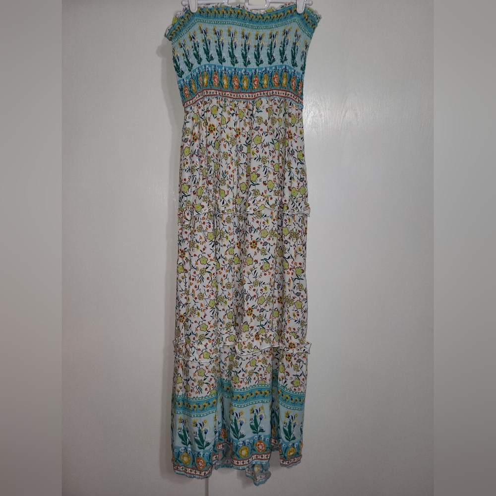 Elegant Strapless Floral Dress in Blue and White - Picture 4 of 11